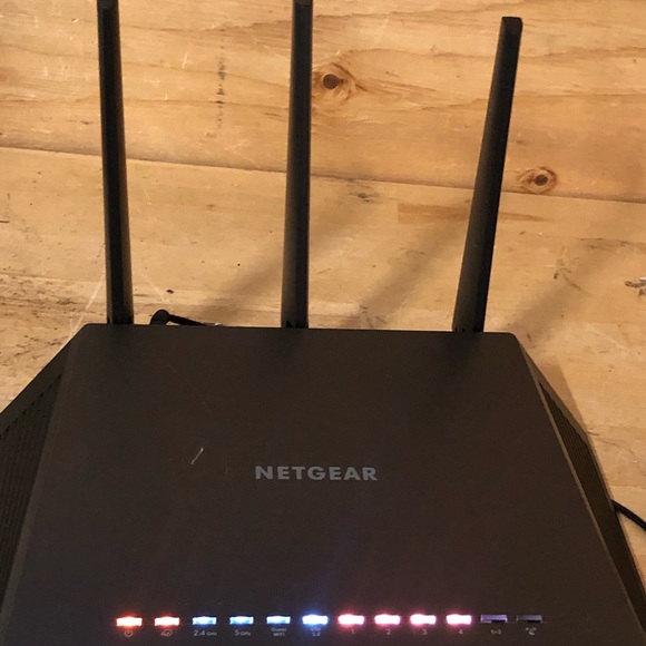 NETGEAR R6900P-100NAS Nighthawk AC1900 Dual Band WiFi Router with Power cord - Picture 3 of 15